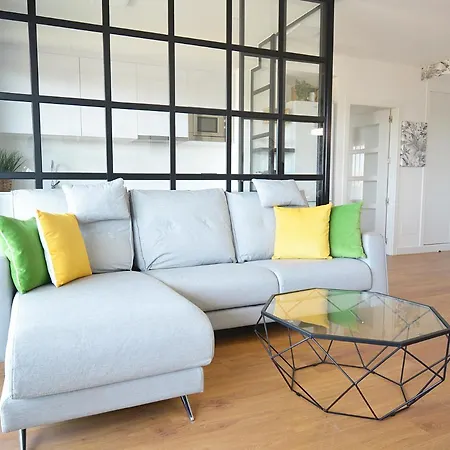 Precioso Con Piscina En *