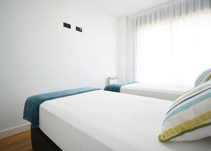 Precioso Con Piscina En *