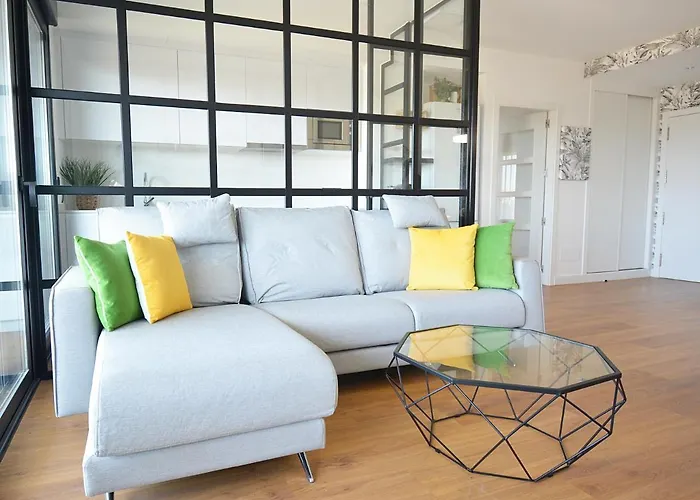 Precioso Con Piscina En *